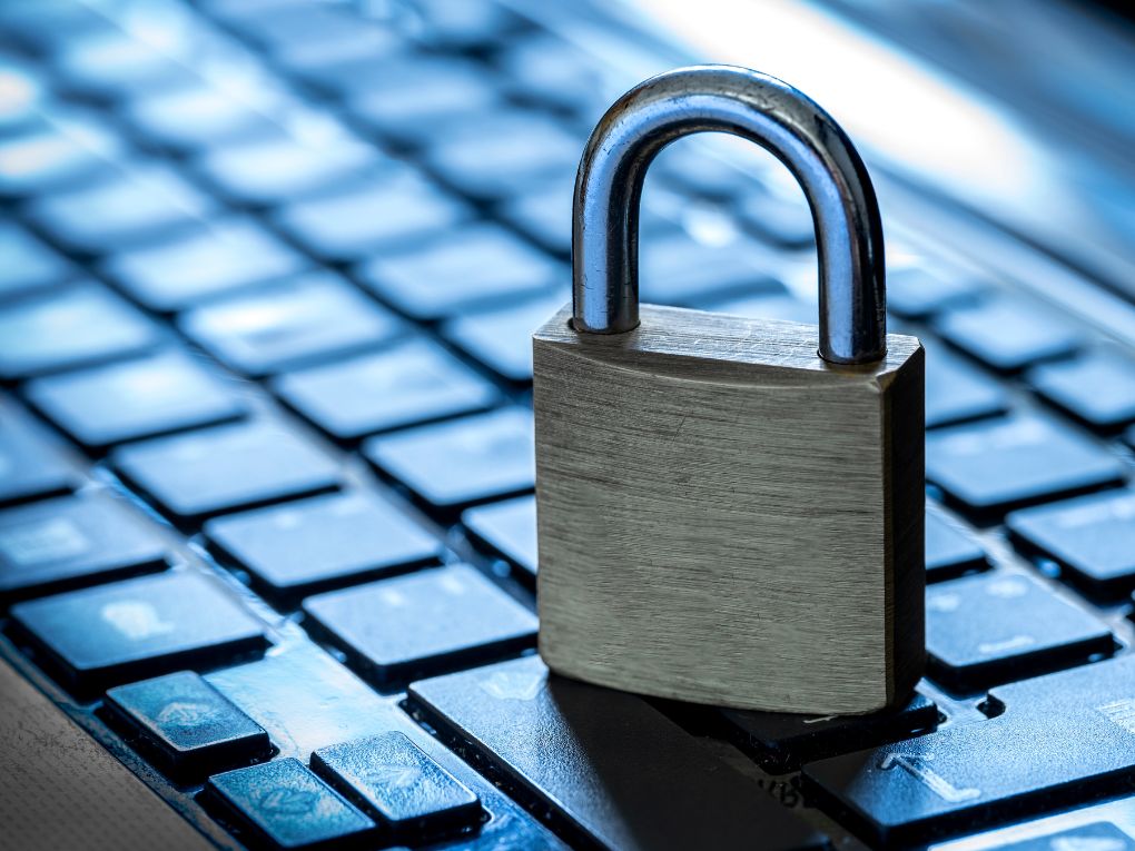 lock security Laravel applications